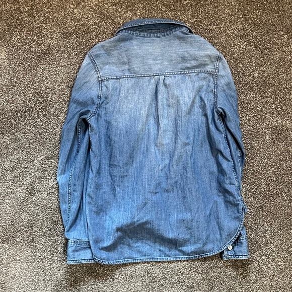 Old Navy The Classic Shirt Chambray Button Down - Picture 6 of 8